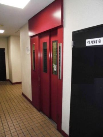 1階、EVホール