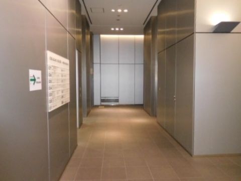 1階、EVホール