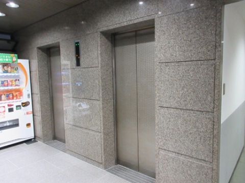 1階、EVホール