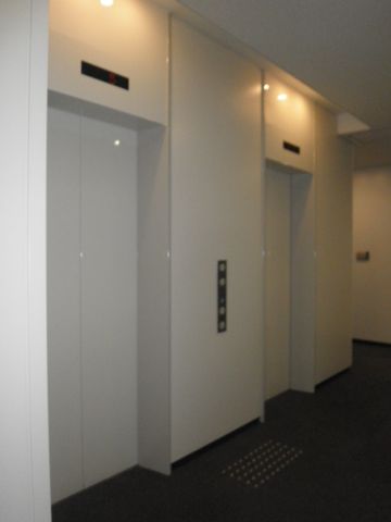 各階、EVホール