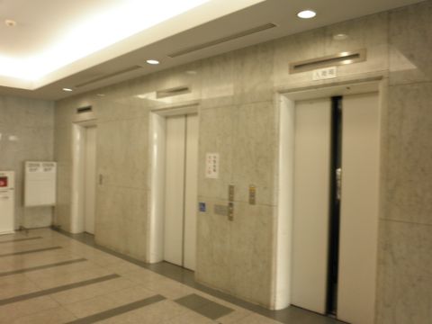 1階、EVホール