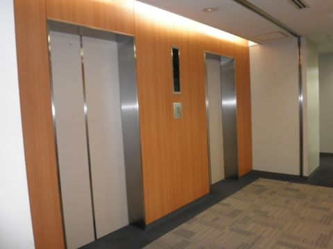 各階、EVホール