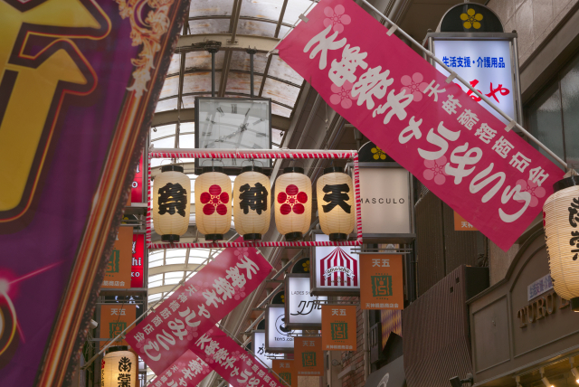 【2026年】大阪天神祭完全ガイド｜船渡御・奉納花火・見どころと混雑対策まとめ