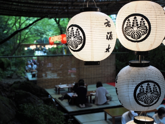 予約・服装・雨天対応｜川床を満喫するためのコツ