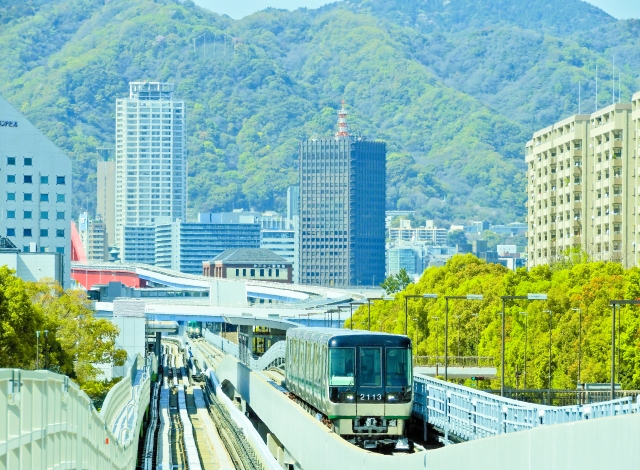 関西の空の玄関口: 伊丹・関空・神戸の特色とは？