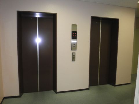 各階、EVホール