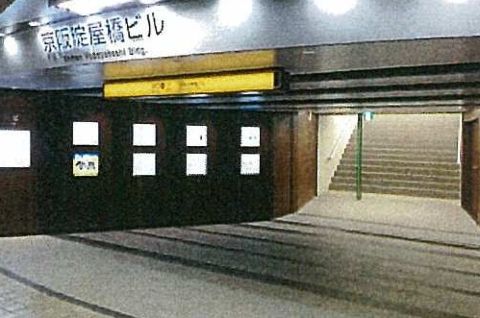 地下エントランス