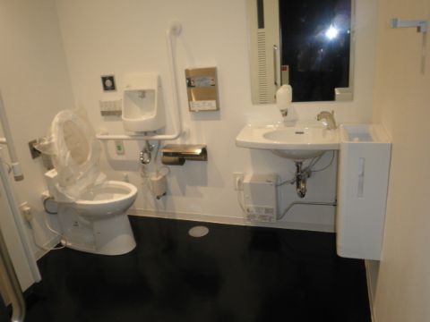 1階、車椅子対応トイレ