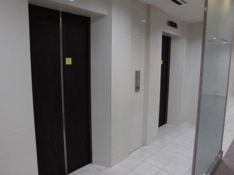 1階、EVホール ②