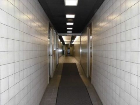 1階、通用口 廊下