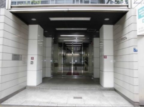 1階、正面玄関