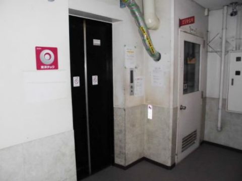 1階、EVホール