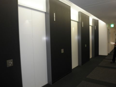 各階、EVホール