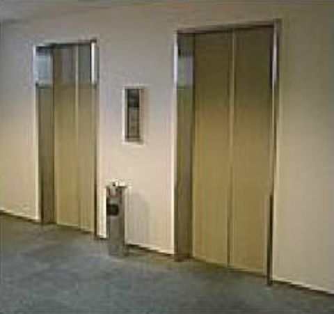 各階、EVホール