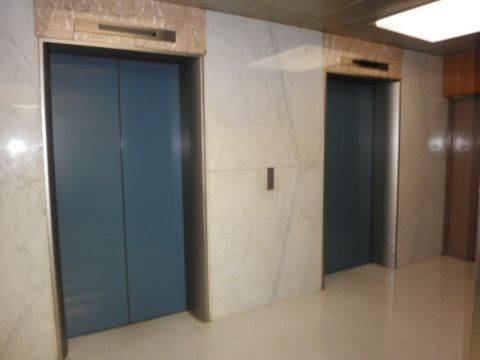 各階、EVホール