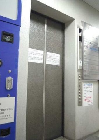 1階、EVホール
