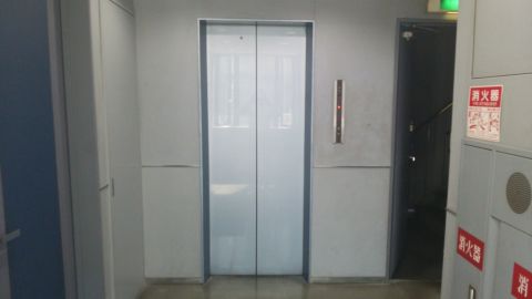 各階、EVホール