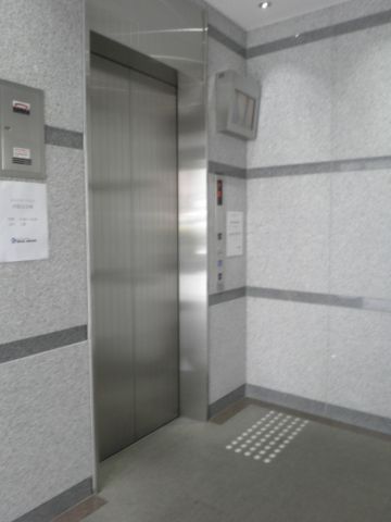 1階、EVホール