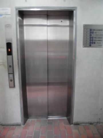 1階、EVホール