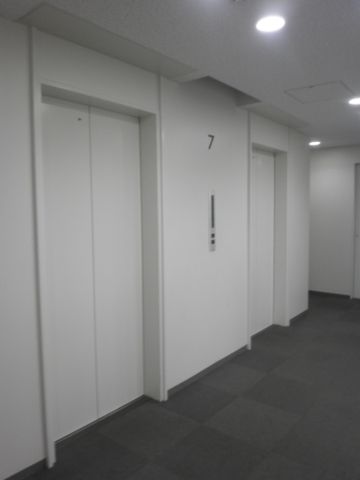 各階、EVホール