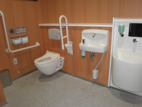 1階、車椅子対応トイレ