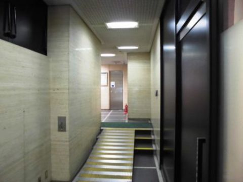 エントランス内