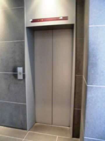 1階、EVホール
