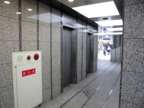 1階、EVホール