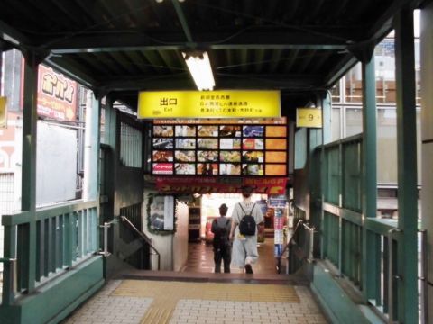 2階、9号出入口 駅直結