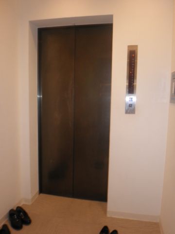 各階、EVホール