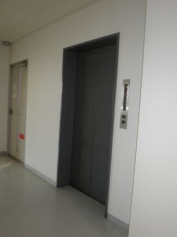 各階、EVホール