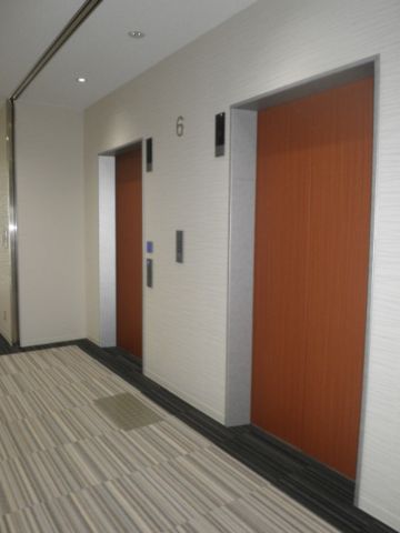 各階、EVホール