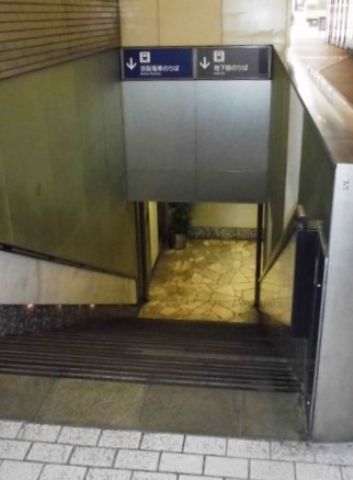 駅直通、階段