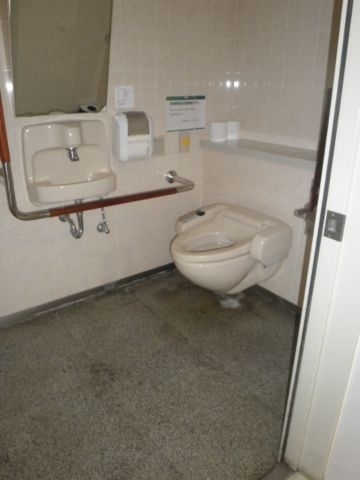 1階、車椅子対応トイレ