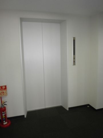 各階、EVホール