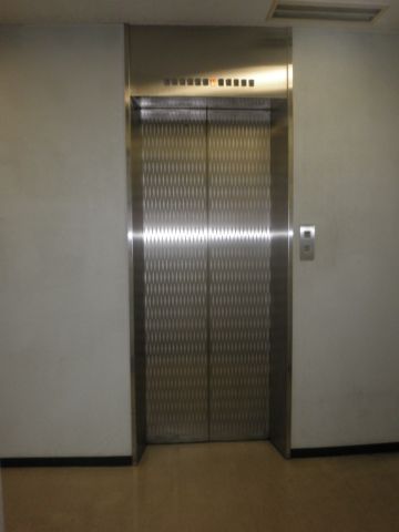 各階、EVホール