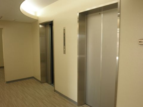 各階、EVホール