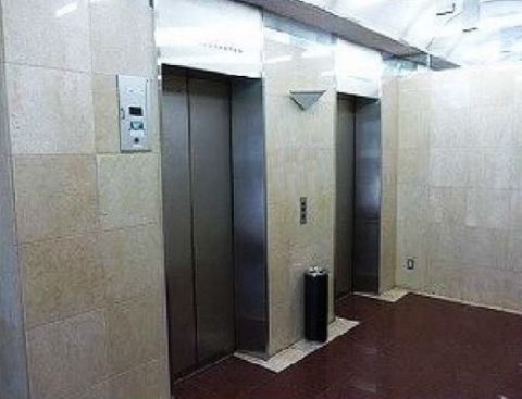 1階、EVホール