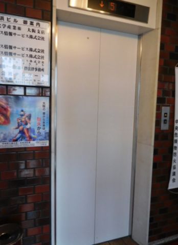 1階、EV