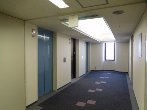 各階、EVホール