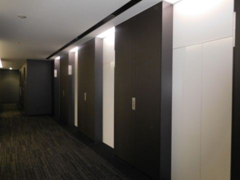 各階、EVホール