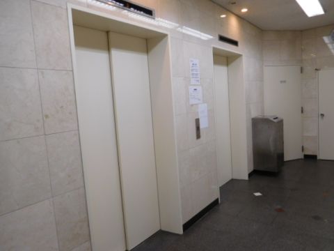 1階、EVホール