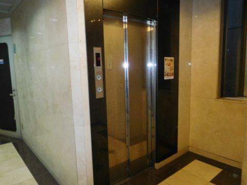 1階、EVホール