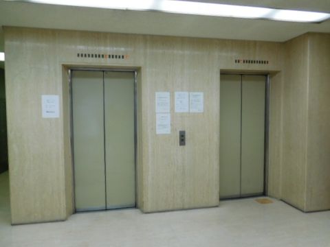 1階、EVホール