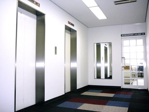 各階、EVホール