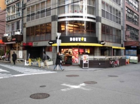 1階、カフェ