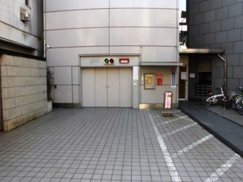 駐車場、出入口