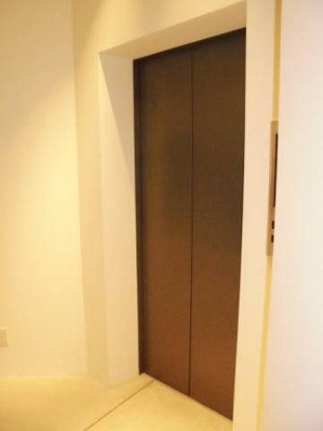 1階、EVホール