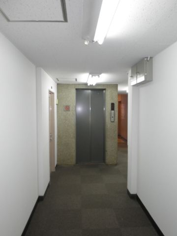 1階、EVホール