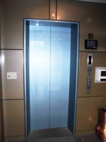 1階、EVホール